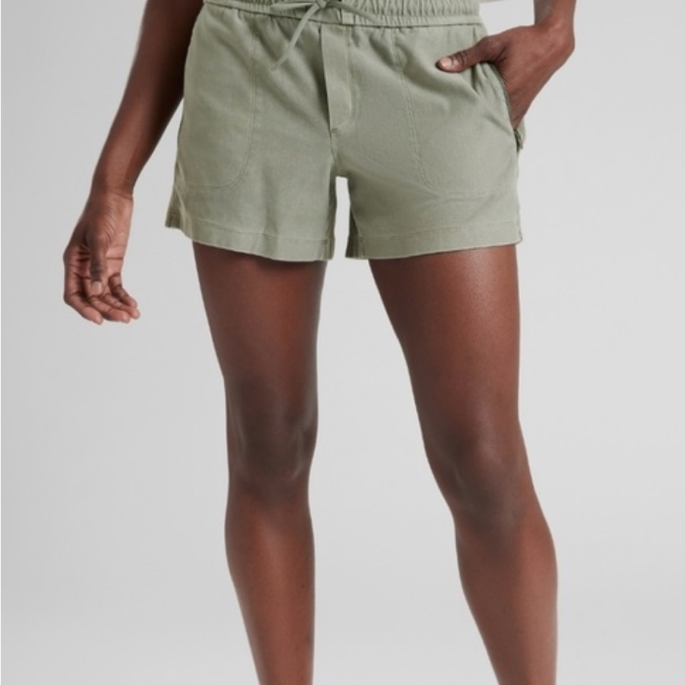 Athleta Farallon Shorts Women's Mid Rise Lightweight Stretch Size 2
